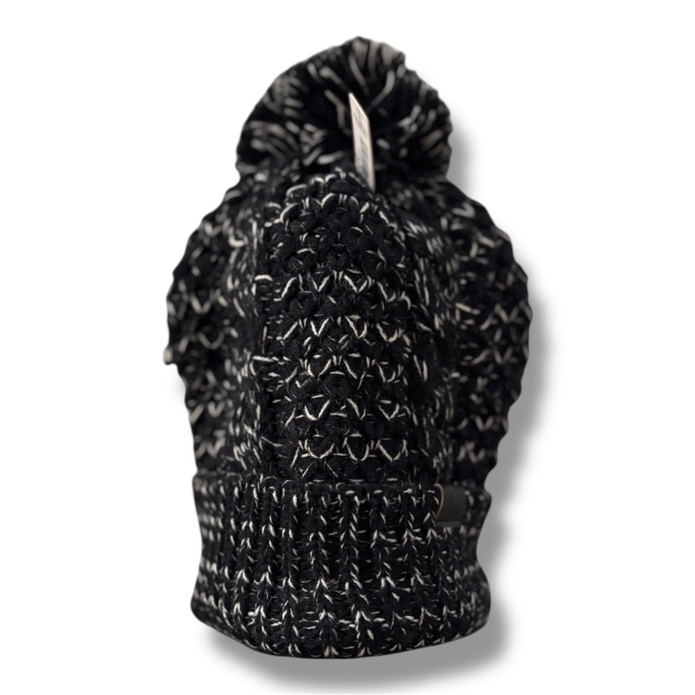 Black & White Hat with top Pom– NWT